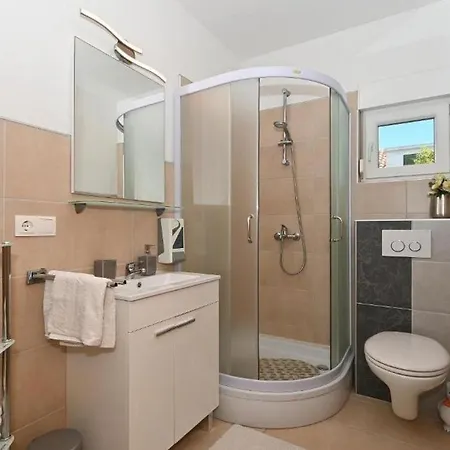 דירה With Parking Space Mavarstica, Ciovo - 20073 *