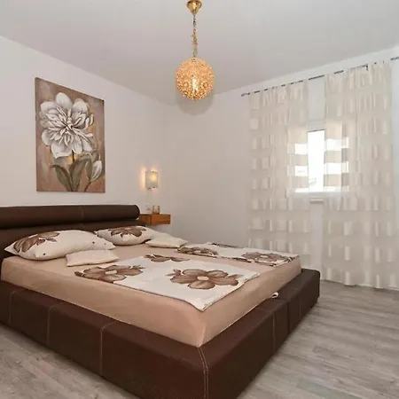 דירה With Parking Space Mavarstica, Ciovo - 20073