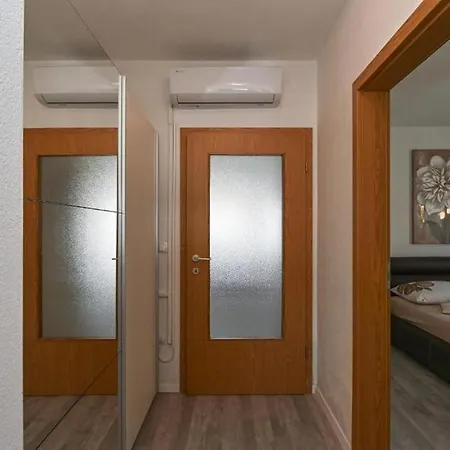 With Parking Space Mavarstica, Ciovo - 20073 טרוגיר