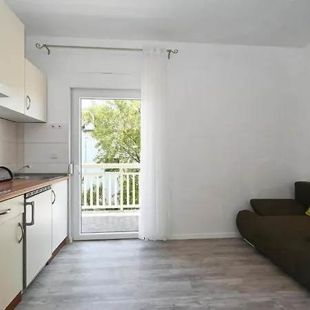 With Parking Space Mavarstica, Ciovo - 20073 Appartement *