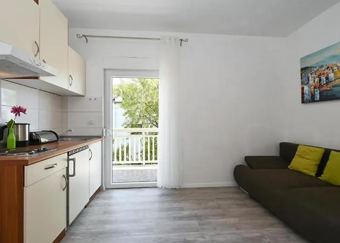 With Parking Space Mavarstica, Ciovo - 20073 Appartement *