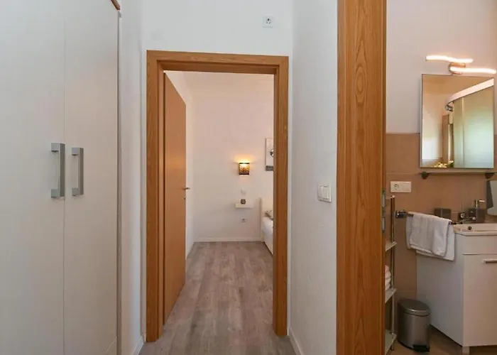 With Parking Space Mavarstica, Ciovo - 20073 *