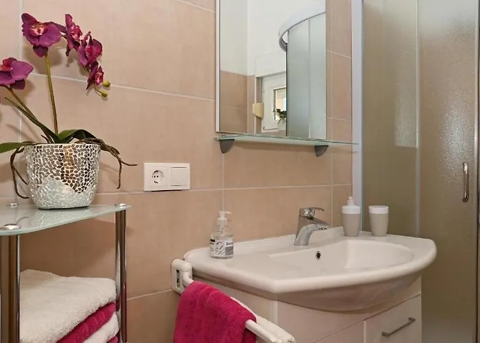 With Parking Space Mavarstica, Ciovo - 20073 Appartement