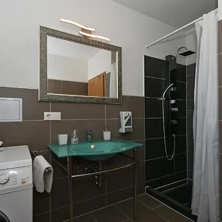 With Parking Space Mavarstica, Ciovo - 20073 *