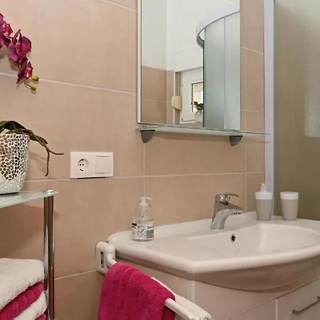 With Parking Space Mavarstica, Ciovo - 20073 Apartman